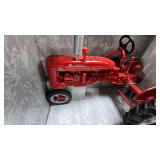 Ertl IH Farmall B Tractor, Like New with Box