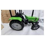 Ertl Deutz-Allis Tractor 1:16 with Box