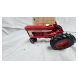 Ertl International 966 Tractor, 70
