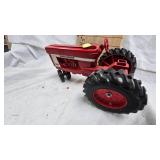 Ertl International 966 Tractor, 70