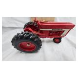 Ertl International 966 Tractor, 70