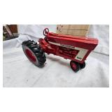 Ertl International 966 Tractor, 70