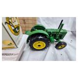 1:16 John Deere "D" Minnespolis-100 yrs with Box