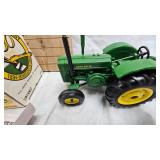 1:16 John Deere "D" Minnespolis-100 yrs with Box