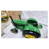 1:16 John Deere "D" Minnespolis-100 yrs with Box