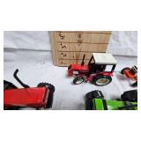 1:32 Duetz-Allis, 2 International and 1 Case