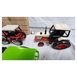 1:32 Duetz-Allis, 2 International and 1 Case