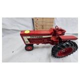Ertl Farmall 806, 1:16