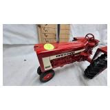 Ertl Farmall 806, 1:16