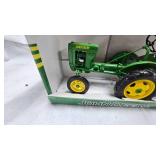 John Deere-Spec Cast w/box-1:16 Unstyle L Tractor
