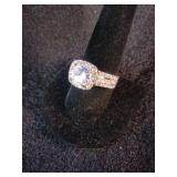 Brand New Sparkling Silvery Jewelry Ring
