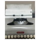 Vintage Royal Futura Typewriter Great Condition w Case