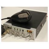 Cobra 25 NW LTD Classic 40 Channel Mobile CB Radio Transceiver W/ Mic. Power Up