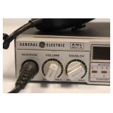 CB Radio General Electric Model # 3-5805A, 40 Channel With Mic, Power Up
