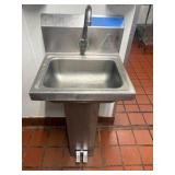 AERO sink 17w x 15 1/4d x 39h