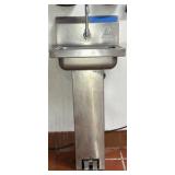 AERO sink 17w x 15 1/4d x 39h