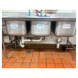Advance 3-compartment sink with pull-down sprayer