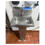 AERO sink 17w x 15 1/4d x 39h
