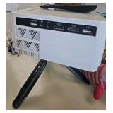 DXYIITOO projector with remote