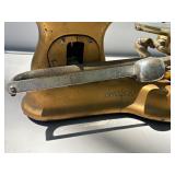 Excellent Old Vintage DETROIT Gold Postal Scale