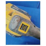 DEWALT DWP849X 7/9-inch variable speed polisher with a  3M™ Perfect-It™ Quick Connect Adapter,