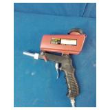Central Pneumatic 21 oz. Gravity Feed Spot Blaster and  fine abrasive grit