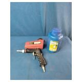 Central Pneumatic 21 oz. Gravity Feed Spot Blaster and  fine abrasive grit