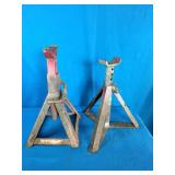 Adjustable jack stands. One says 5.5 Ton