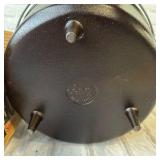 lodge 12qt pre-seasoned camp Dutch oven