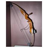 Damon Howatt Super Diablo Compound Bow with Kolpin Quiver