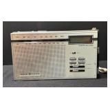 K - Vintage General Electric Quartz LCD Clock Radio T-2180C