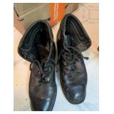 Mixed Lot: Shoes, Boots, Gloves & Knit Accessories
