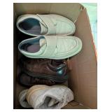 Mixed Lot: Shoes, Boots, Gloves & Knit Accessories