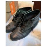 Mixed Lot: Shoes, Boots, Gloves & Knit Accessories