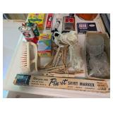 Mixed Lot: BMG XL600 Force Elite Shoe Polisher, Birdhouse & Holiday Decor