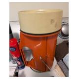 Mixed Lot: BMG XL600 Force Elite Shoe Polisher, Birdhouse & Holiday Decor