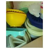 Plastic Food Storage Containers and Lids Mixed Lot