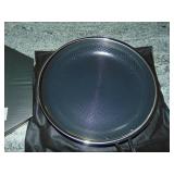 Hexclad Hybrid Nonstick 10 Inch Fry Pan with Tempered Glass Lid