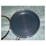 Hexclad Hybrid Nonstick 12 Inch Fry Pan with Tempered Glass Lid
