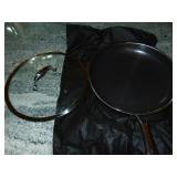 Hexclad Hybrid Nonstick 12 Inch Fry Pan with Tempered Glass Lid