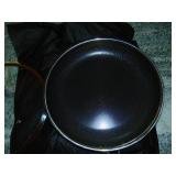 Hexclad Hybrid Nonstick 12 Inch Fry Pan with Tempered Glass Lid