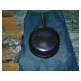 HexClad 1-Quart Hybrid Nonstick Saucepan with Lid