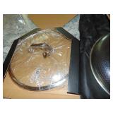 Hexclad Hybrid Nonstick 12 Inch Fry Pan with Tempered Glass Lid