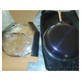 Hexclad Hybrid Nonstick 10 Inch Fry Pan with Tempered Glass Lid