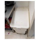 NSF Plastic Ingredient Bin With Lid