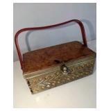 1950s box purse features a tortoiseshell-style lucite lid and intricate filigree brass sides