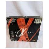 NIB 1998 McFarlane Toys The X-Files 3-pack,Agents Fox Mulder, Dana Scully, and an Attack Alien
