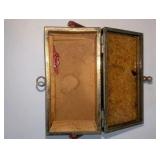 1950s box purse features a tortoiseshell-style lucite lid and intricate filigree brass sides