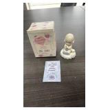 precious moments, 136212, “Girl with Blocks”, Age 2 figurine
