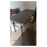 Igloo folding table